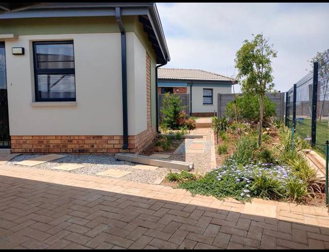 3 BEDROOM SIMPLEX FOR SALE IN ALBERTSDAL